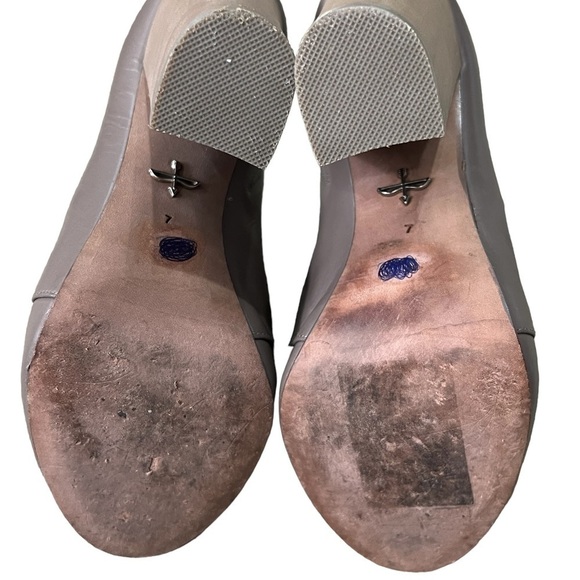 Pour La Victoire Taupe Eva Peep Toe Block Heel Mules Size 7 Women's - Picture 9 of 9